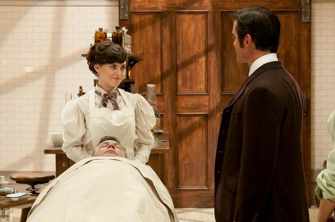 Murdoch Mysteries - Back and to the Left - Filmfotos - Georgina Reilly, Yannick Bisson
