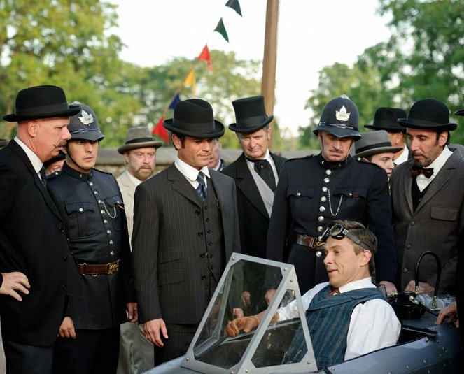 Murdoch Mysteries - Season 5 - War on Terror - Photos - Jonny Harris, Yannick Bisson, Peter Stebbings