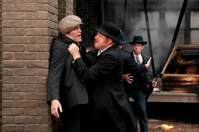 Murdoch Mysteries - Who Killed the Electric Carriage? - Van film - Yannick Bisson, Thomas Craig