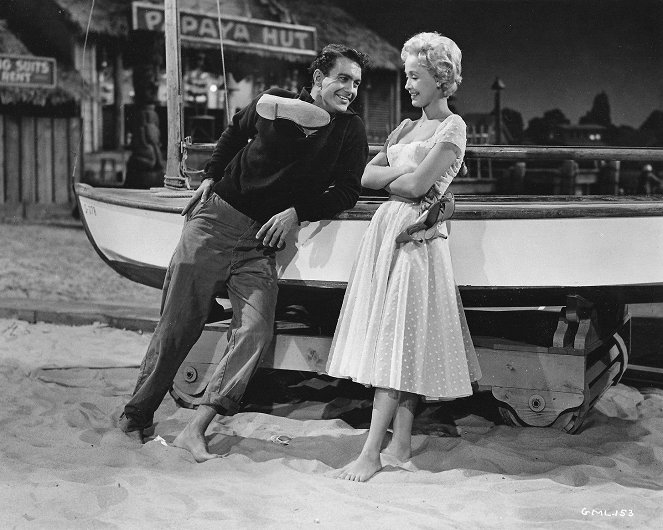 The Girl Most Likely - Photos - Cliff Robertson, Jane Powell