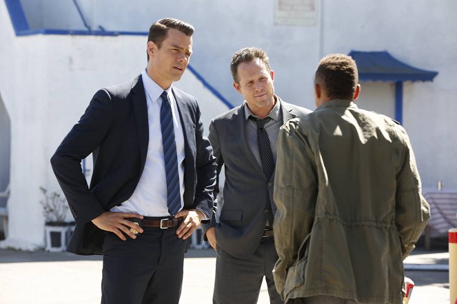 Battle Creek - Old Wounds - Van film - Josh Duhamel, Dean Winters