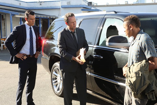 Battle Creek - Old Wounds - Photos - Josh Duhamel, Dean Winters, Rotimi