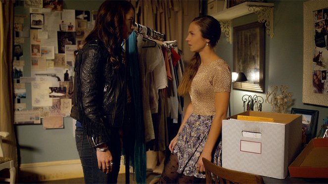 Wynonna Earp - Season 1 - Czyściec - Z filmu - Melanie Scrofano, Dominique Provost-Chalkley