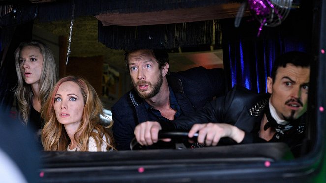 Lost Girl - Rise - Photos - Zoie Palmer, Ksenia Solo, Kris Holden-Ried, Paul Amos