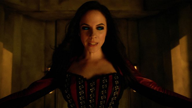 Lost Girl - Rise - Photos - Anna Silk