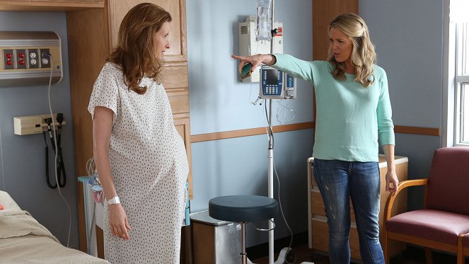 Playing House - Season 1 - Let's Have a Baby - Filmfotók - Lennon Parham, Jessica St. Clair