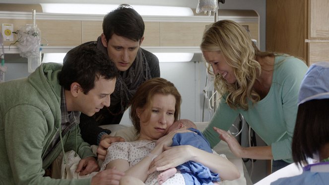 Playing House - Season 1 - Let's Have a Baby - Z filmu - Lennon Parham, Jessica St. Clair