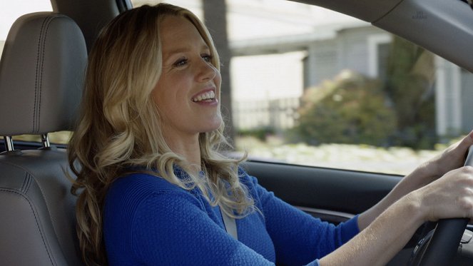 Playing House - Season 1 - Let's Have a Baby - Z filmu - Jessica St. Clair