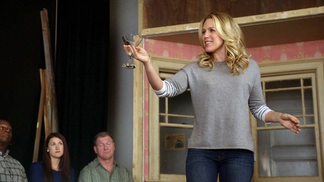 Playing House - Season 2 - Cashmere Burka - Photos - Jessica St. Clair