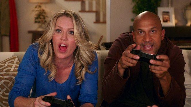 Playing House - Employee of the Month - Film - Jessica St. Clair, Keegan-Michael Key