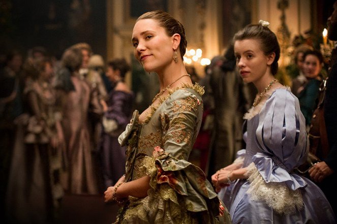 Outlander - L'Introduction à Versailles - Film - Claire Sermonne, Rosie Day