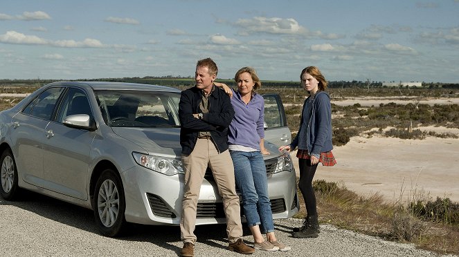 Looking for Grace - Photos - Richard Roxburgh, Radha Mitchell, Odessa Young