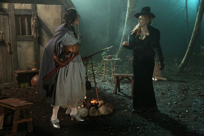 Once Upon a Time - Season 5 - Our Decay - Photos - Teri Reeves, Rebecca Mader