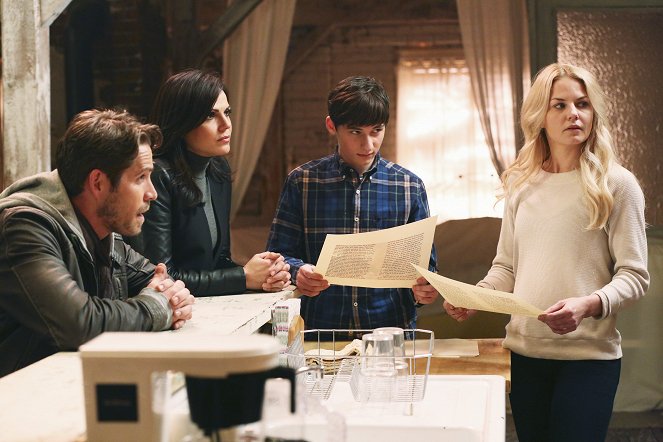Once Upon a Time - Our Decay - Photos - Sean Maguire, Lana Parrilla, Jared Gilmore, Jennifer Morrison
