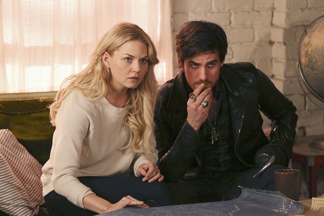 Once Upon a Time - Our Decay - Photos - Jennifer Morrison, Colin O'Donoghue