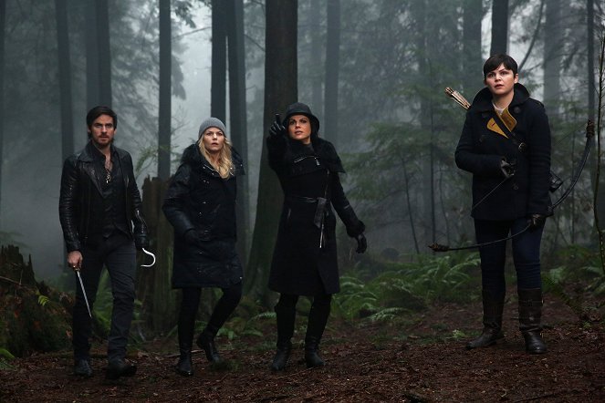 Once Upon a Time - Her Handsome Hero - Photos - Colin O'Donoghue, Jennifer Morrison, Lana Parrilla, Ginnifer Goodwin
