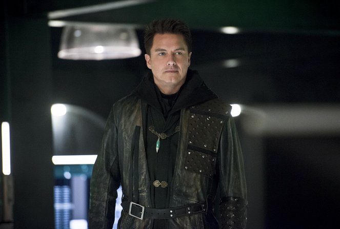 Arrow - 11:59 - Z filmu - John Barrowman