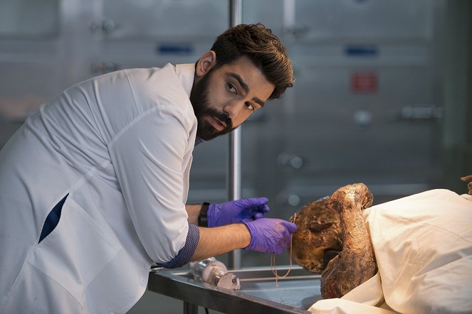 iZombie - Season 2 - He Blinded Me... With Science - Photos