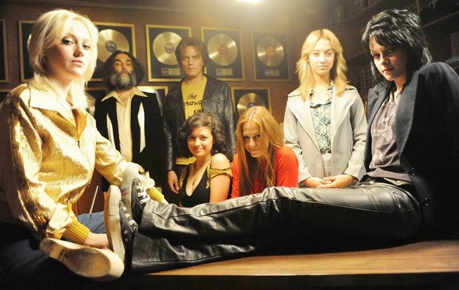 The Runaways - Promokuvat - Dakota Fanning, Michael Shannon, Kristen Stewart