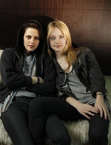 The Runaways - Promo - Kristen Stewart, Dakota Fanning