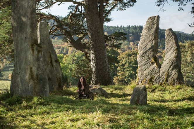 Outlander - Season 2 - Through a Glass, Darkly - Photos