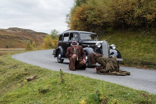 Outlander - Season 2 - Through a Glass, Darkly - Van film