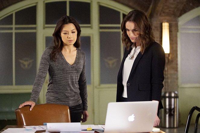 MARVEL's Agents Of S.H.I.E.L.D. - Watchdogs - Filmfotos - Ming-Na Wen, Elizabeth Henstridge