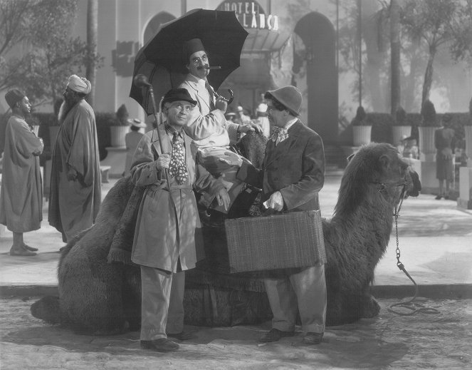 Éjszaka Casablancában - Filmfotók - Harpo Marx, Groucho Marx, Chico Marx