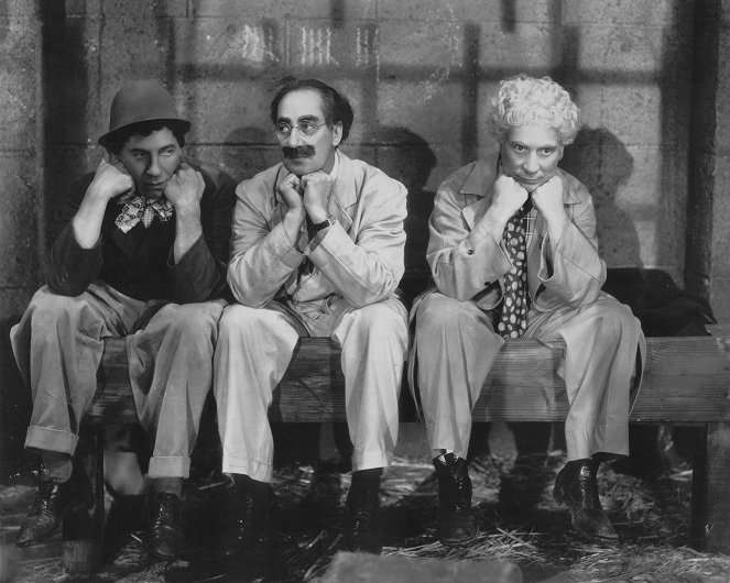Éjszaka Casablancában - Filmfotók - Chico Marx, Groucho Marx, Harpo Marx