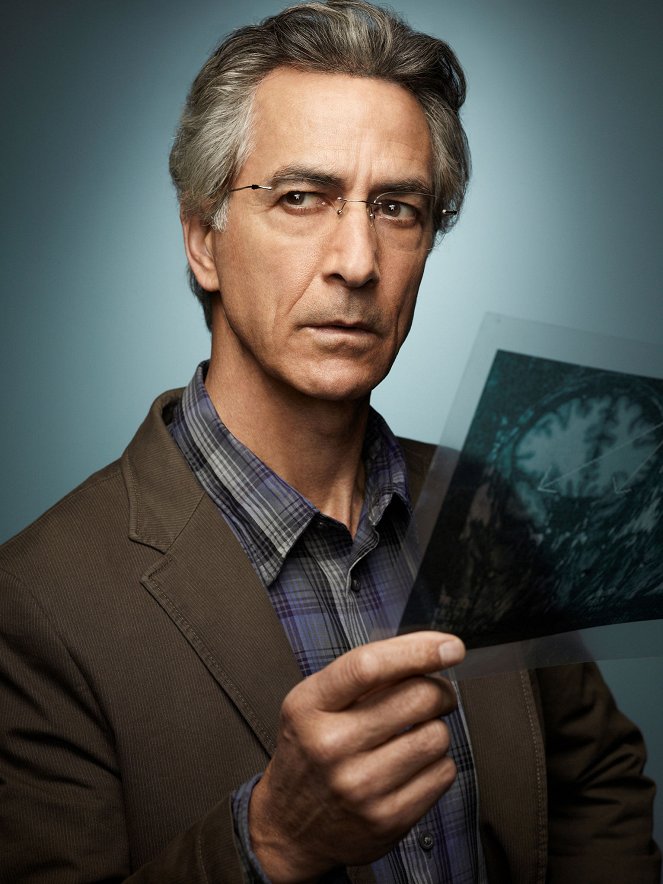 Výjimeční - Promo - David Strathairn