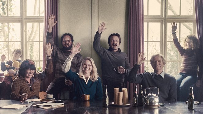 The Commune - Photos - Sebastian Grønnegaard Milbrat, Anne Gry Henningsen, Magnus Millang, Trine Dyrholm, Lars Ranthe, Ulrich Thomsen, Martha Sofie Wallstrøm Hansen