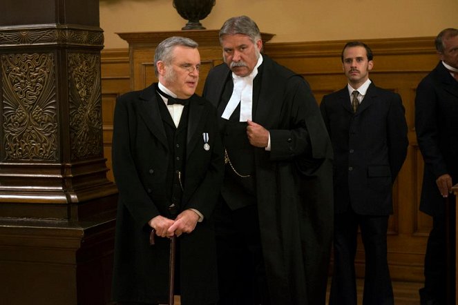 Murdoch Mysteries - The Ghost of Queen's Park - De la película