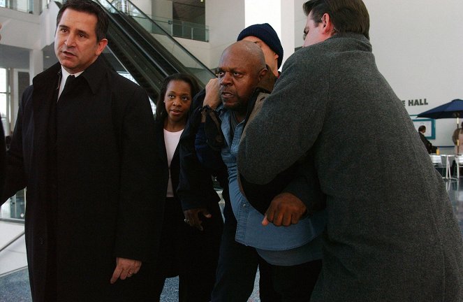 Without a Trace - Season 1 - Hang on to Me - Photos - Anthony LaPaglia, Marianne Jean-Baptiste