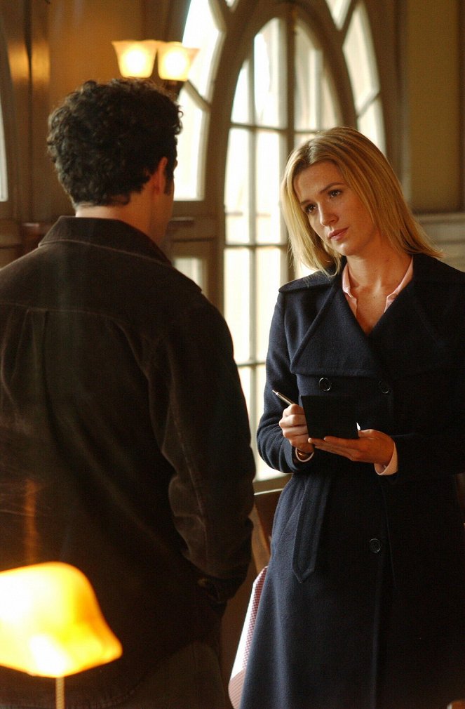 Without a Trace - Season 1 - Clare de Lune - Photos - Poppy Montgomery