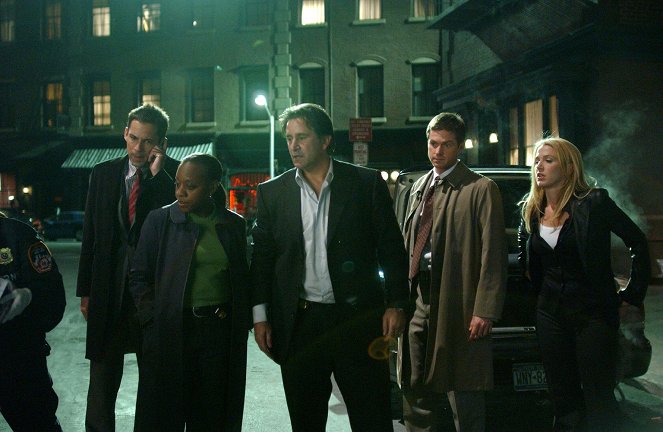 Without a Trace - Season 2 - Copy Cat - Photos - Enrique Murciano, Marianne Jean-Baptiste, Anthony LaPaglia, Eric Close, Poppy Montgomery