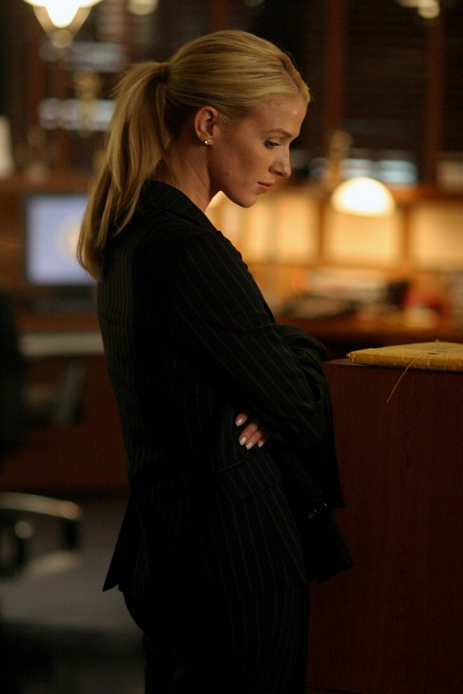 Without a Trace - In the Dark - Van film - Poppy Montgomery