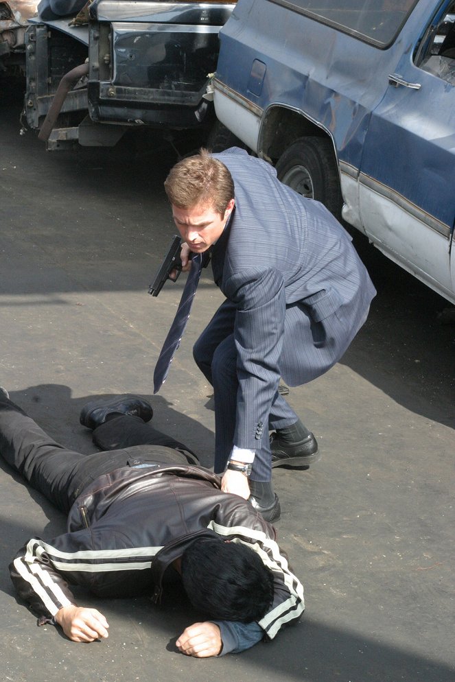 Without a Trace - Season 3 - Nickel and Dimed: Part 2 - Photos - Eric Close