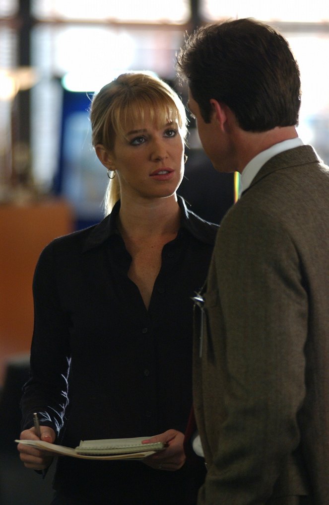 Without a Trace - Manhunt - Photos - Poppy Montgomery