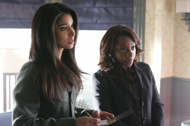 Without a Trace - The Road Home - Photos - Roselyn Sanchez, Marianne Jean-Baptiste