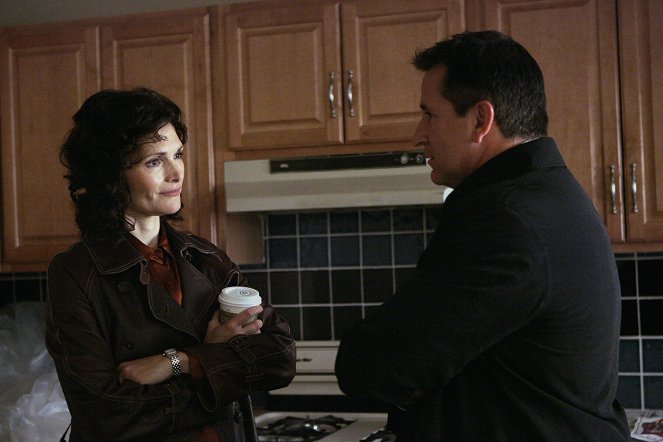 Ilman johtolankaa - Season 5 - All the Sinners, Saints - Kuvat elokuvasta - Mary Elizabeth Mastrantonio, Anthony LaPaglia