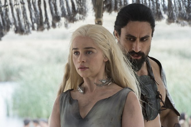 Game of Thrones - Season 6 - The Red Woman - Van film - Emilia Clarke, Joseph Naufahu