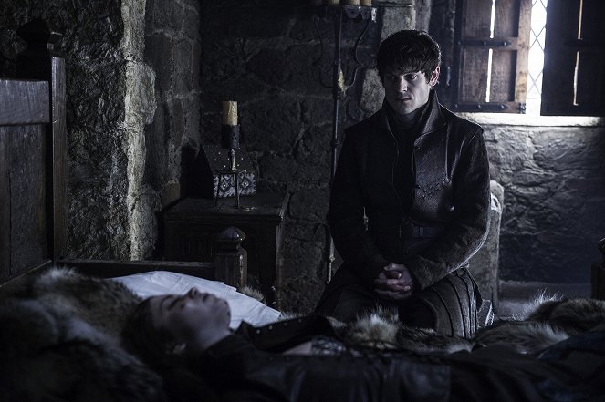 Game of Thrones - The Red Woman - Photos - Charlotte Hope, Iwan Rheon