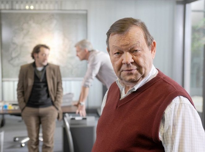 Tatort - Season 41 - Hitchcock und Frau Wernicke - Film - Boris Aljinovic, Dominic Raacke, Ernst-Georg Schwill
