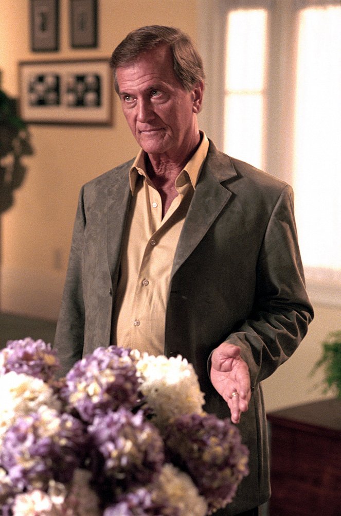 7th Heaven - Season 7 - The Enemy Within - Photos - Pat Boone