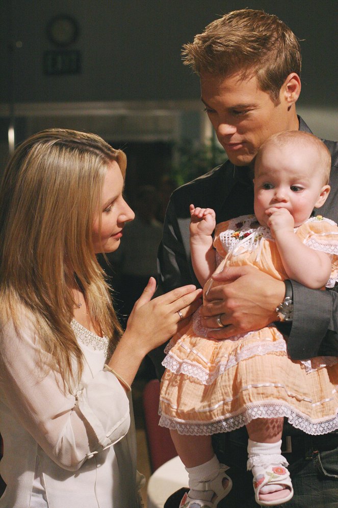 7th Heaven - Mama's Gonna Buy You a Diamond Ring - Photos - Beverley Mitchell, George Stults