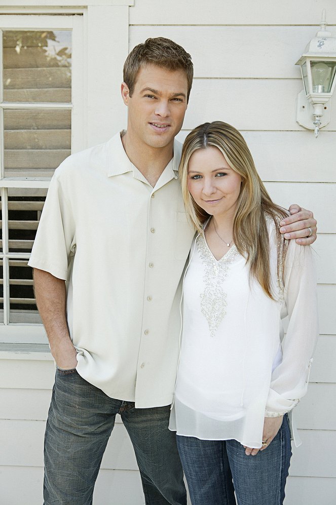 7th Heaven - Some Break-Ups and Some Get-Togethers - Promo - George Stults, Beverley Mitchell
