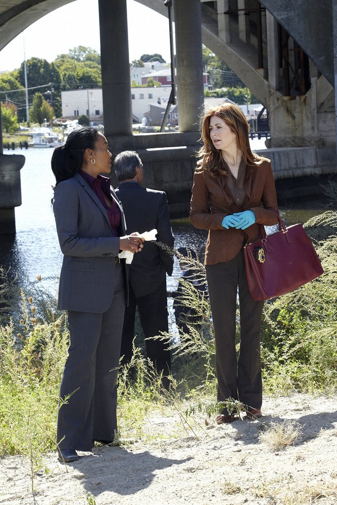 Body of Proof - Season 1 - Talking Heads - Photos - Sonja Sohn, Dana Delany