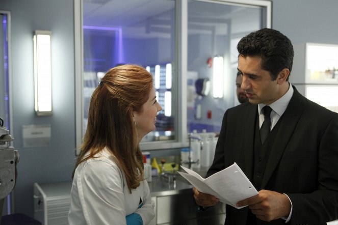 Body of Proof - Missing - Photos - Dana Delany, Cliff Curtis