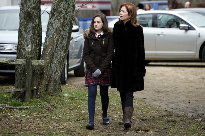 Body of Proof - Second Chances - Photos - Mary Mouser, Dana Delany