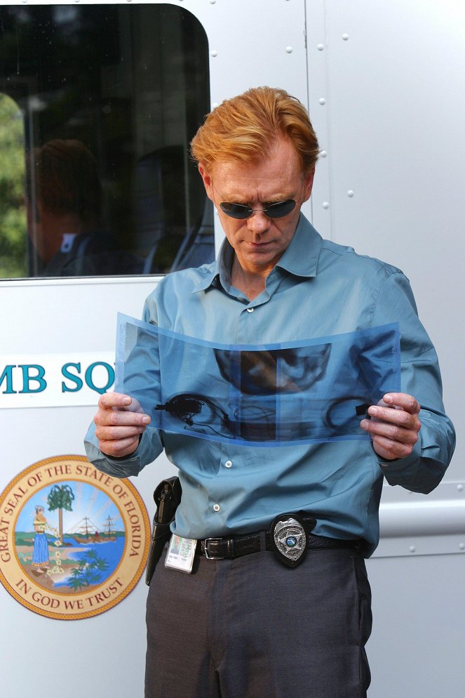 CSI: Miami - Season 1 - Losing Face - Photos - Kim Delaney